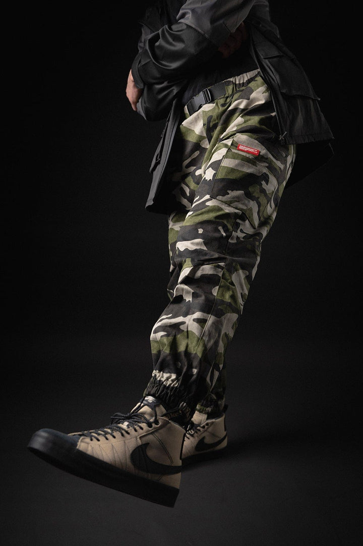 Camo Cargo Pants - The Motion Brand CamoHose Hose Camouflage Hose Streetwear Hose Pants Trackpant Trackpants Camo