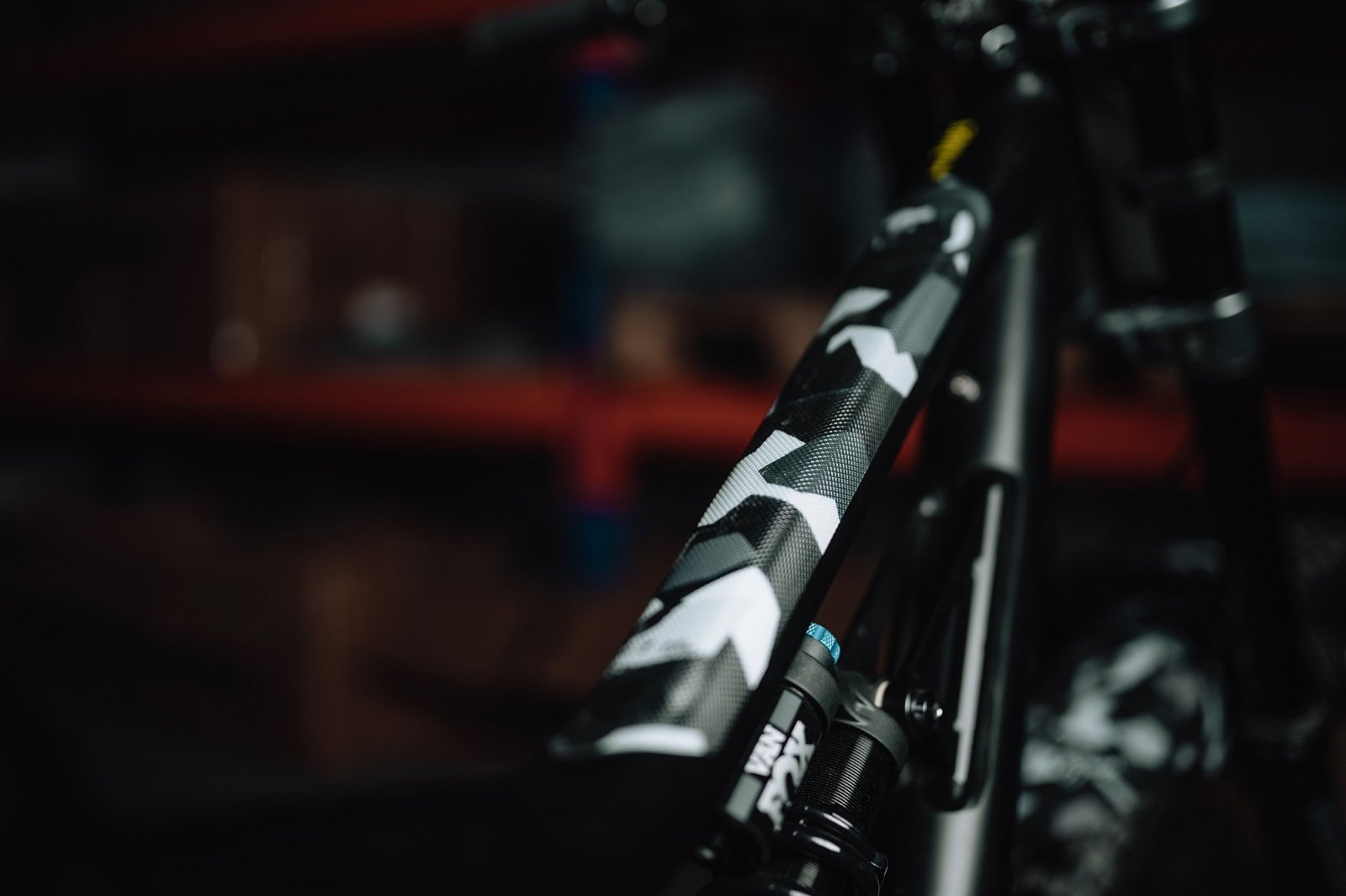 Hochwertige Karbonimitatleder Schutz Aufkleber für Fahrradrahmen in Schwarz