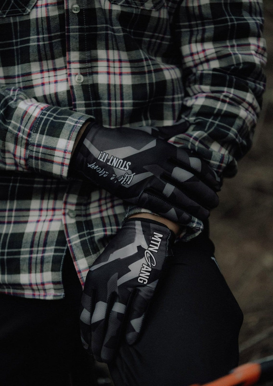 Dark-Camo MTB Handschuhe - The Motion Brand  Bike Gloves Bike Handschuhe Fahrradhandschuhe Bikewear Bike wear Glove Camouflage