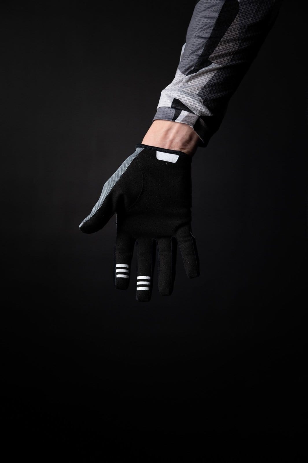 Grey MTB Handschuhe MTN - The Motion Brand Bike Gloves Bike Handschuhe Fahrradhandschuhe Bikewear Bike wear Glove Grau Graue Fahrradhandschuhe Fahrradhandschuhe mit Handyfunktion Handschuhe Display bedienbar Fahrradhandschuhe smartphone smartphone handschuhe mtb handschuhe mtb glove mountainbike handschuhe grau