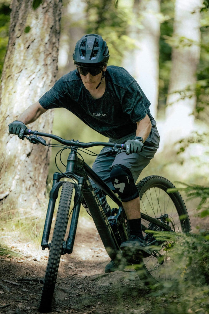 MTB Shorts 3.0 Grau - The Motion Brand graue kurze fahrradhose kurze mtb hose mtb shorts lukas knopf merch the motion brand bike hose