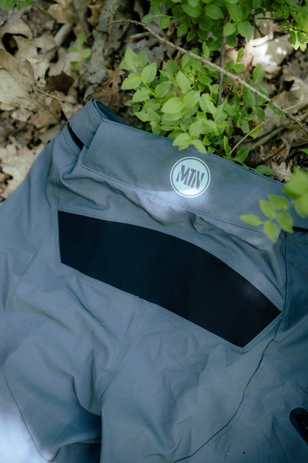 MTB Shorts 3.0 Grau - The Motion Brand graue kurze fahrradhose kurze mtb hose mtb shorts lukas knopf merch the motion brand bike hose sommerhose fürs biken bikehose für den sommer