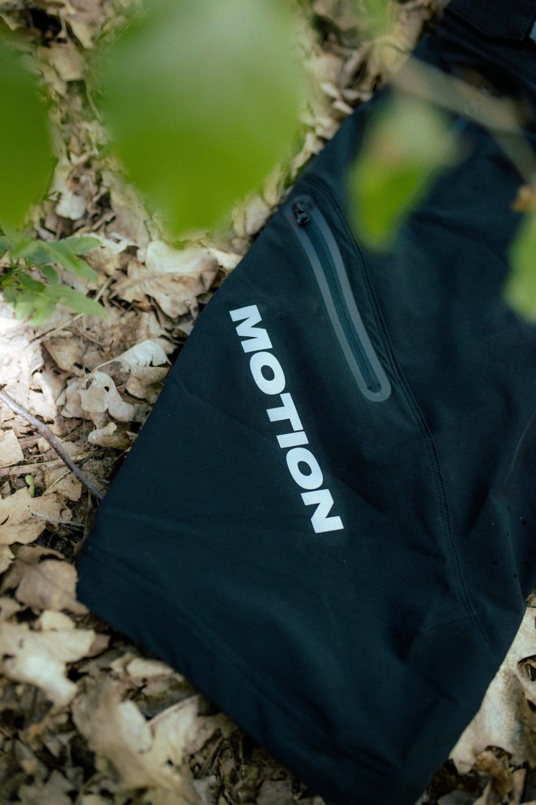 MTB Shorts 3.0 Schwarz - The Motion Brand schwarze kurze fahrradhose kurze mtb hose mtb shorts lukas knopf merch the motion brand bike hose sommerhose fürs biken bikehose für den sommer