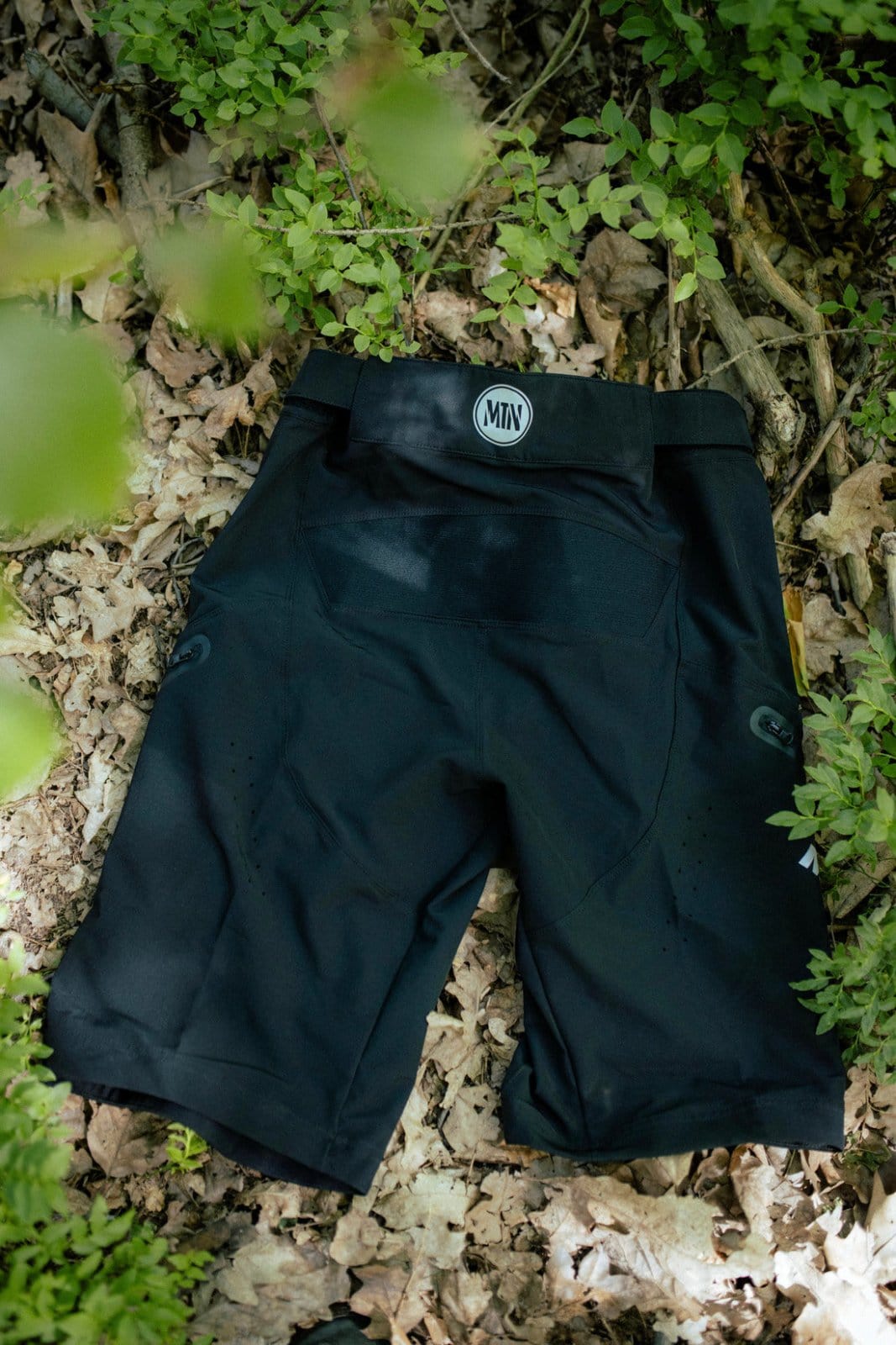 MTB Shorts 3.0 Schwarz - The Motion Brand schwarze kurze fahrradhose kurze mtb hose mtb shorts lukas knopf merch the motion brand bike hose sommerhose fürs biken bikehose für den sommer
