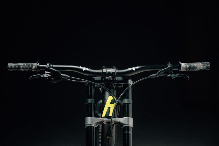 MTN Components Downhill Lenker- & Vorbau-Bundle (+GRATIS Griffe & Mudguard!) - The Motion Brand