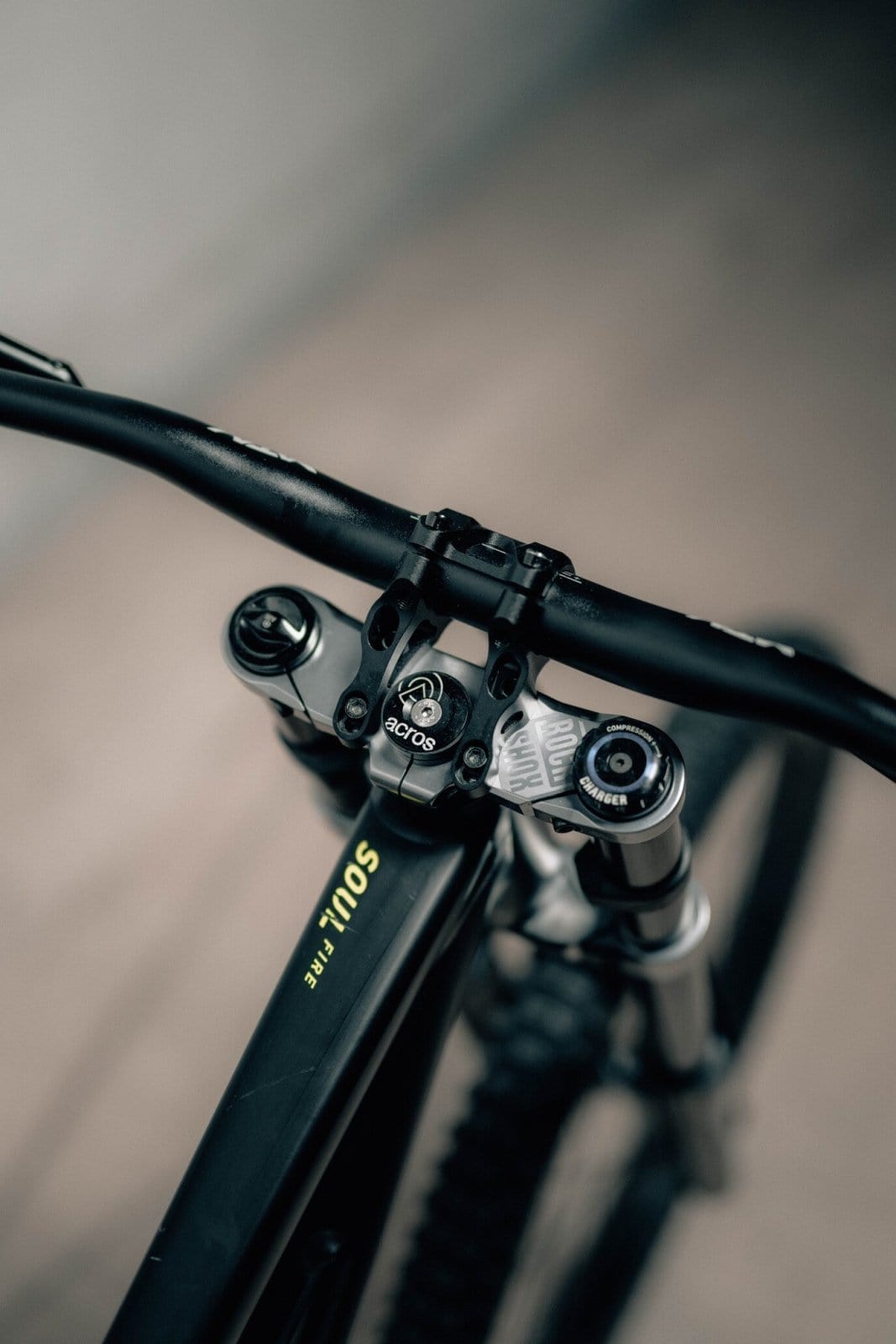 MTN Components Downhill MTB Vorbau - The Motion Brand MTN Components MTB Lenker - The Motion Brand Lukas Knopf Lenker Lukas Knopf Komponenten Merchandise Lukas Knopf Griffe Lifes Short Stunt It