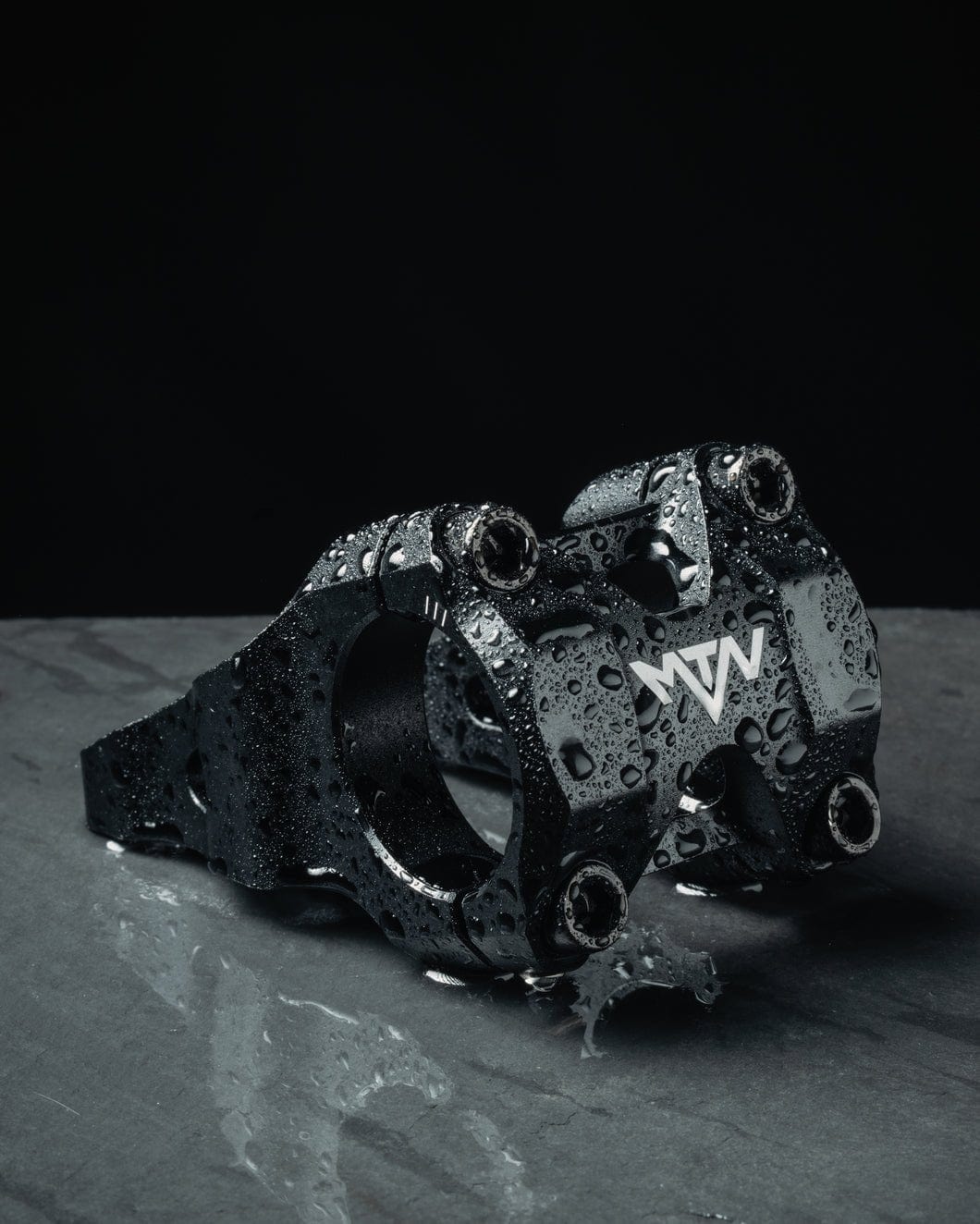 MTN Components Downhill MTB Vorbau - The Motion Brand MTN Components MTB Lenker - The Motion Brand Lukas Knopf Lenker Lukas Knopf Komponenten Merchandise Lukas Knopf Griffe Lifes Short Stunt It