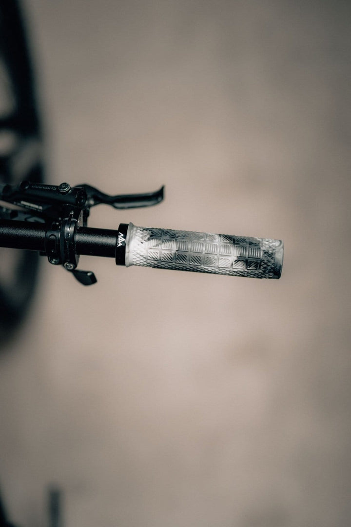 MTN Components Griffe Camo - The Motion Brand Mountainbikegriffe Mountainbike Griffe Camo Camouflage Griffe Fahrrad Fahrradgriffe Lukas Knopf Griffe Lukas Knopf Merchandise MTB Griffe Camo
