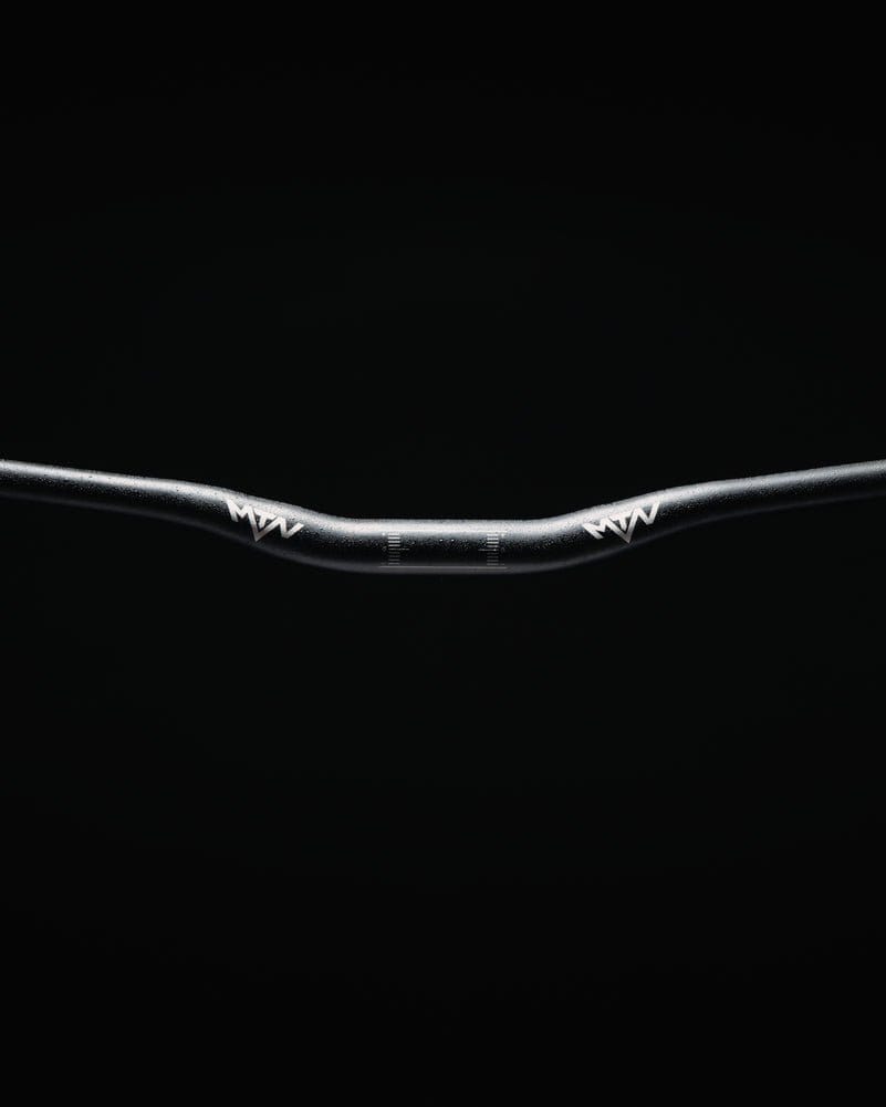 MTN Components MTB Lenker - The Motion Brand Lukas Knopf Lenker Lukas Knopf Komponenten Merchandise Lukas Knopf Griffe Lifes Short Stunt It