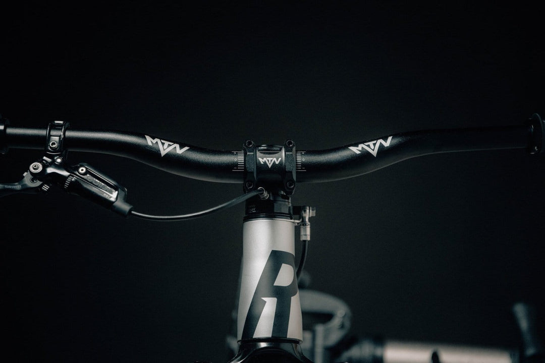 MTN Components MTB Lenker - The Motion Brand Lukas Knopf Lenker Lukas Knopf Komponenten Merchandise Lukas Knopf Griffe Lifes Short Stunt It