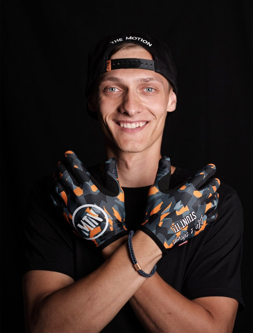 Orange-Camo MTB Handschuhe - The Motion Brand  Bike Gloves Bike Handschuhe Fahrradhandschuhe Bikewear Bike wear Glove Camouflage Lukas Knopf Merch Lukas Knopf Merchandise Life's Short Stunt It