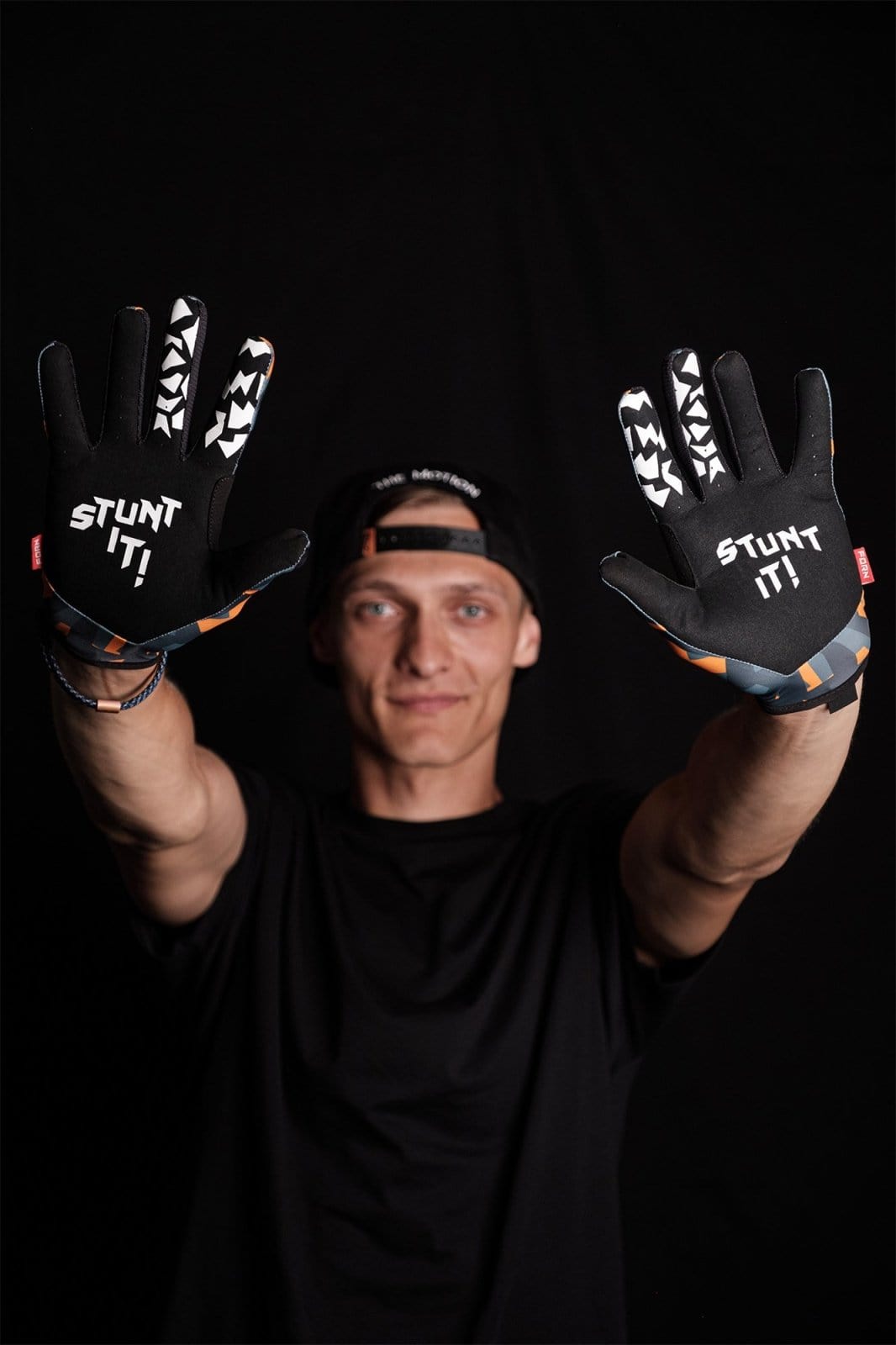 Orange-Camo MTB Handschuhe - The Motion Brand  Bike Gloves Bike Handschuhe Fahrradhandschuhe Bikewear Bike wear Glove Camouflage Lukas Knopf Merch Lukas Knopf Merchandise Life's Short Stunt It