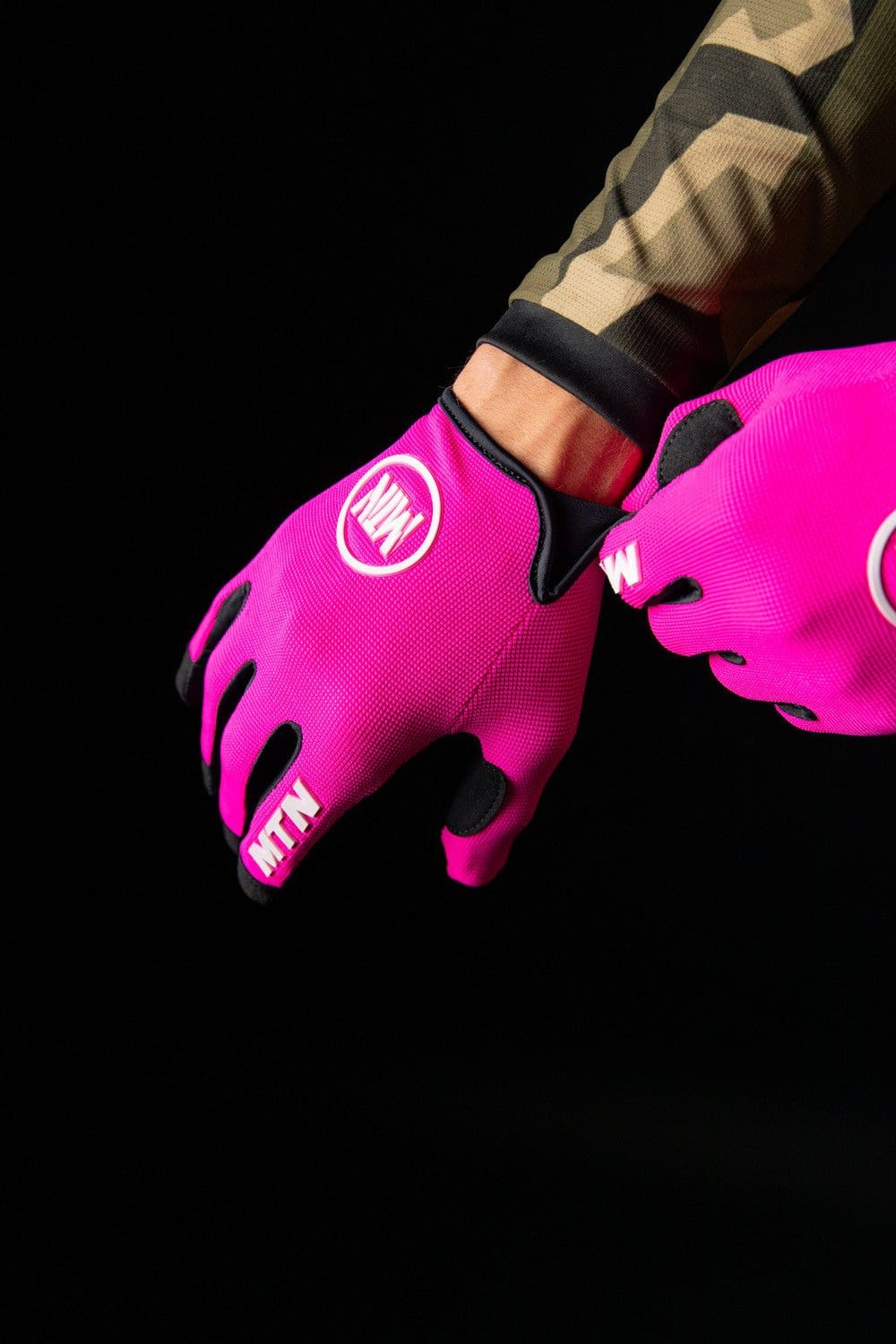 Pink MTB Handschuhe MTN - The Motion Brand Pinke Fahrradhandschuhe Fahrradhandschuhe mit Handyfunktion Handschuhe Display bedienbar Fahrradhandschuhe smartphone smartphone handschuhe mtb handschuhe mtb glove mountainbike handschuhe pink