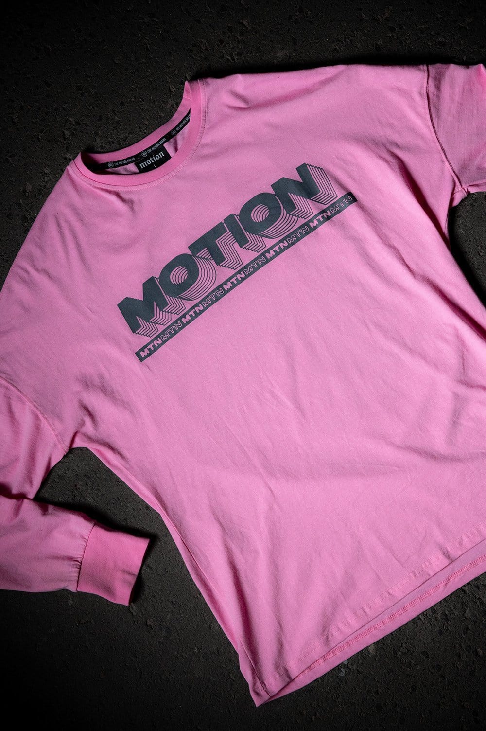 Pink YinYang Longsleeve - The Motion Brand Langarmshirt Shirt Langarm FrotteeStick Streetwear Oversized Longsleeve grau bikewear bike wear pinkes longsleeve Longsleeve pinnk buddha print buddha druck bikewear lukas knopf merch pinkes langarmshirt