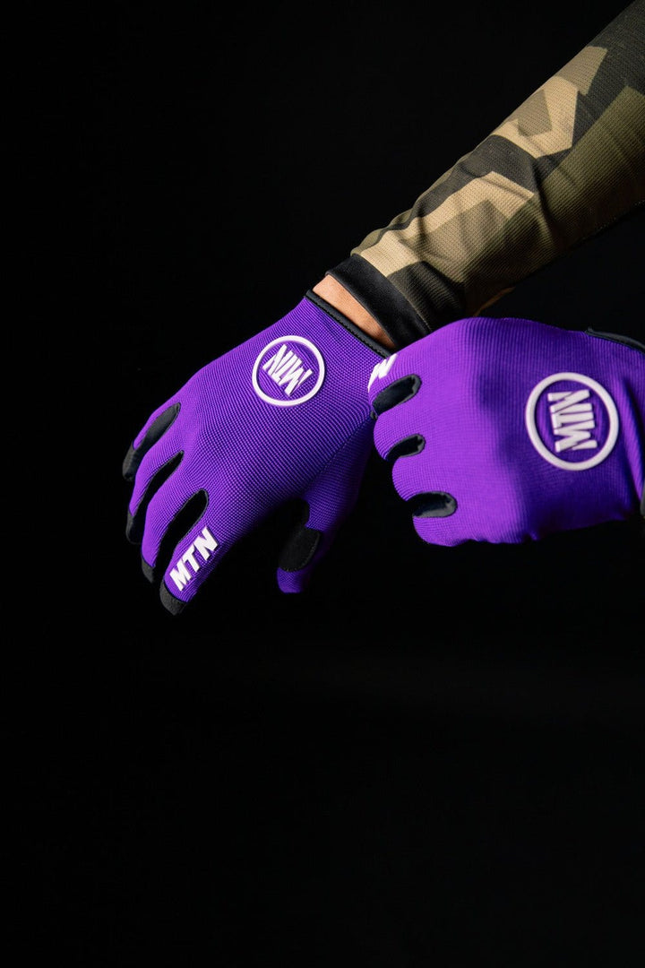 Purple MTB Handschuhe MTN (Lila) - The Motion Brand Lila Fahrradhandschuhe Fahrradhandschuhe mit Handyfunktion Handschuhe Display bedienbar Fahrradhandschuhe smartphone smartphone handschuhe mtb handschuhe mtb glove mountainbike handschuhe lila