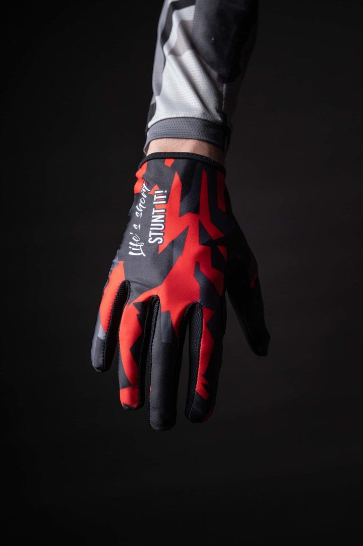 Red-Camo MTB Handschuhe - The Motion Brand  Bike Gloves Bike Handschuhe Fahrradhandschuhe Bikewear Bike wear Glove Camouflage Lukas Knopf Merch Lukas Knopf Merchandise Life's Short Stunt It