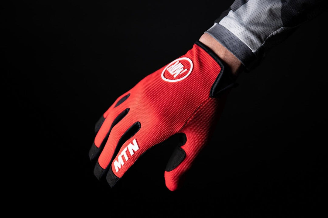 Red MTB Handschuhe MTN - The Motion Brand Bike Gloves Bike Handschuhe Fahrradhandschuhe Bikewear Bike wear Glove Rot Rote Fahrradhandschuhe Fahrradhandschuhe mit Handyfunktion Handschuhe Display bedienbar Fahrradhandschuhe smartphone smartphone handschuhe mtb handschuhe mtb glove mountainbike handschuhe rot