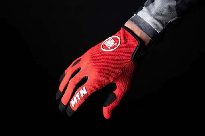 Red MTB Handschuhe MTN - The Motion Brand Bike Gloves Bike Handschuhe Fahrradhandschuhe Bikewear Bike wear Glove Rot Rote Fahrradhandschuhe Fahrradhandschuhe mit Handyfunktion Handschuhe Display bedienbar Fahrradhandschuhe smartphone smartphone handschuhe mtb handschuhe mtb glove mountainbike handschuhe rot