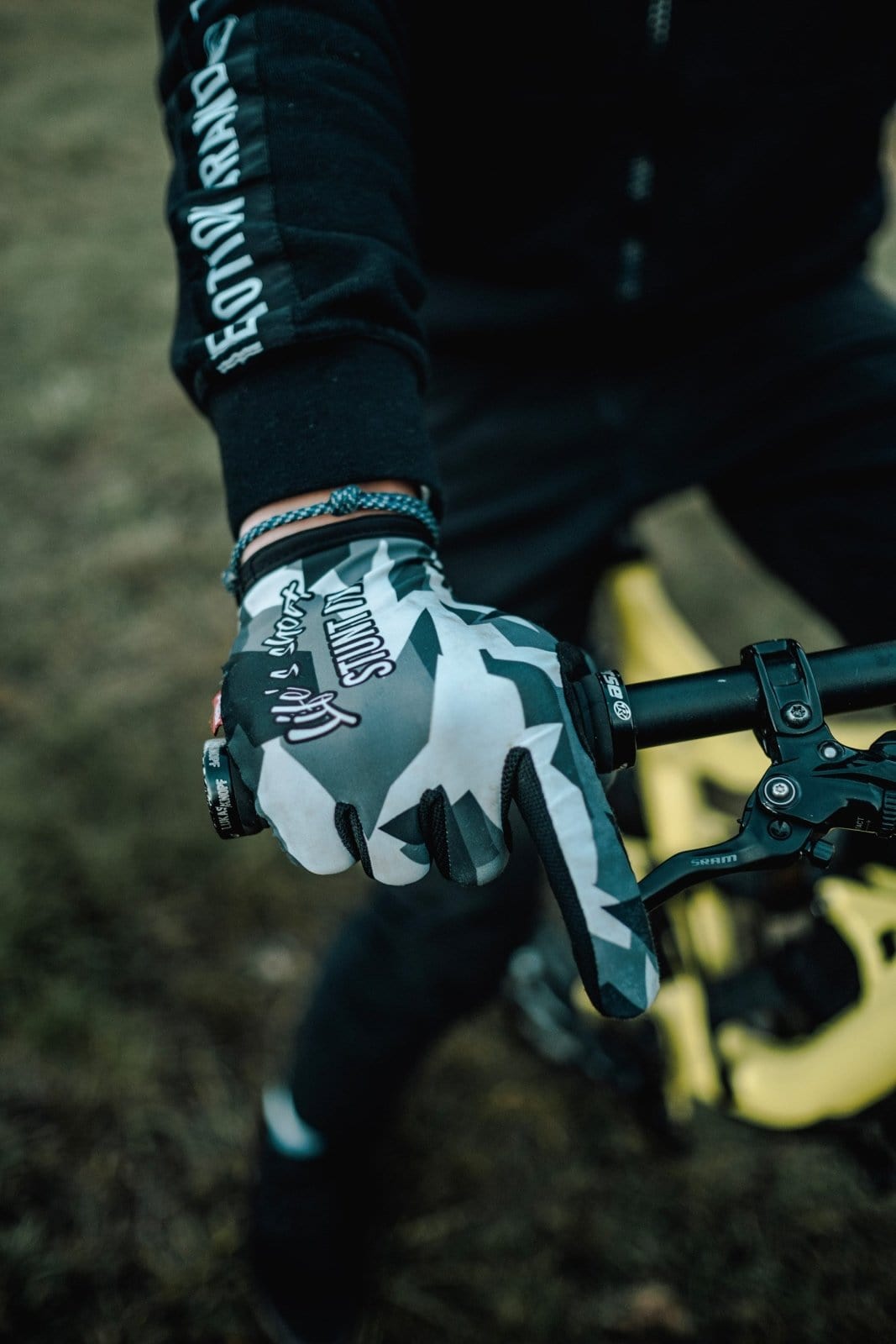 Snow-Camo MTB Handschuhe - The Motion Brand  Bike Gloves Bike Handschuhe Fahrradhandschuhe Bikewear Bike wear Glove Camouflage