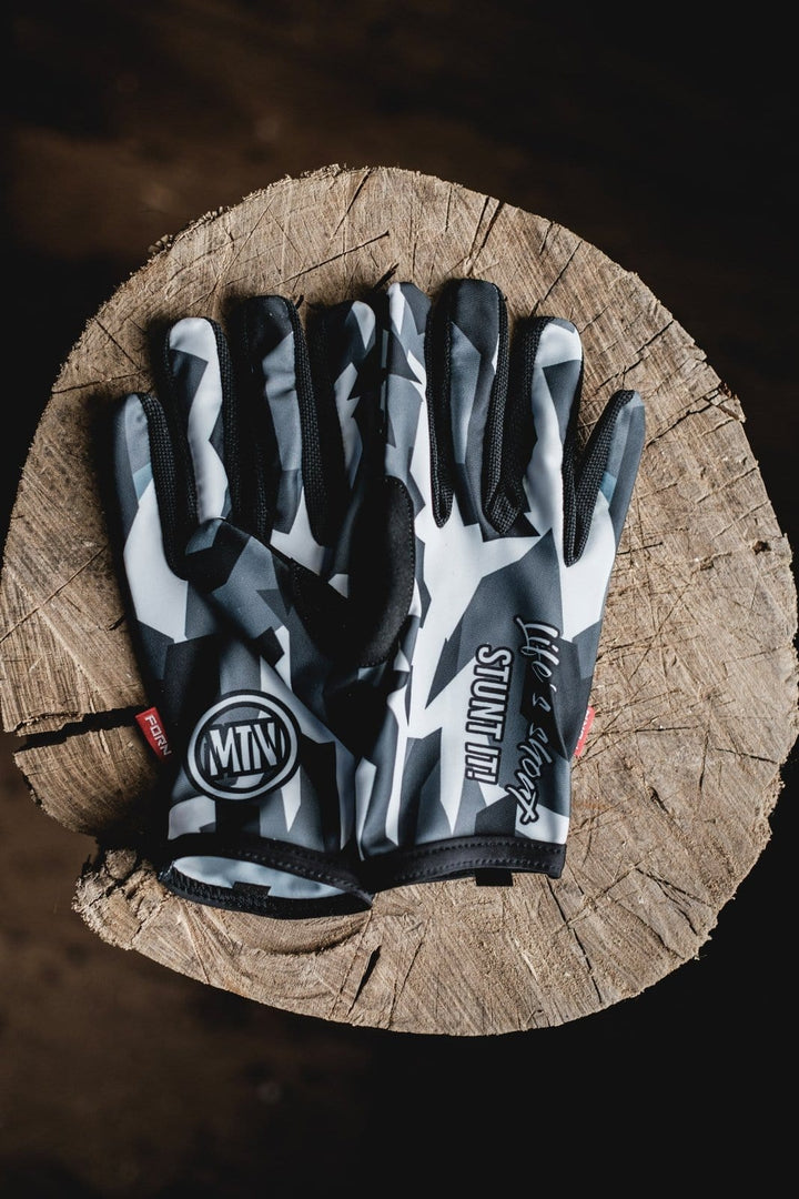 Snow-Camo MTB Handschuhe - The Motion Brand  Bike Gloves Bike Handschuhe Fahrradhandschuhe Bikewear Bike wear Glove Camouflage Lukas Knopf Merch Lukas Knopf Merchandise Life's Short Stunt It