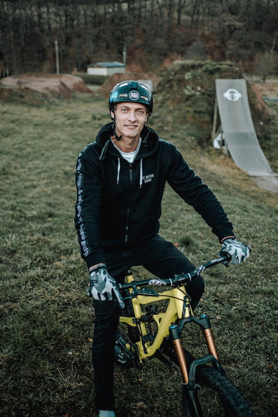 Snow-Camo MTB Handschuhe - The Motion Brand  Bike Gloves Bike Handschuhe Fahrradhandschuhe Bikewear Bike wear Glove Camouflage