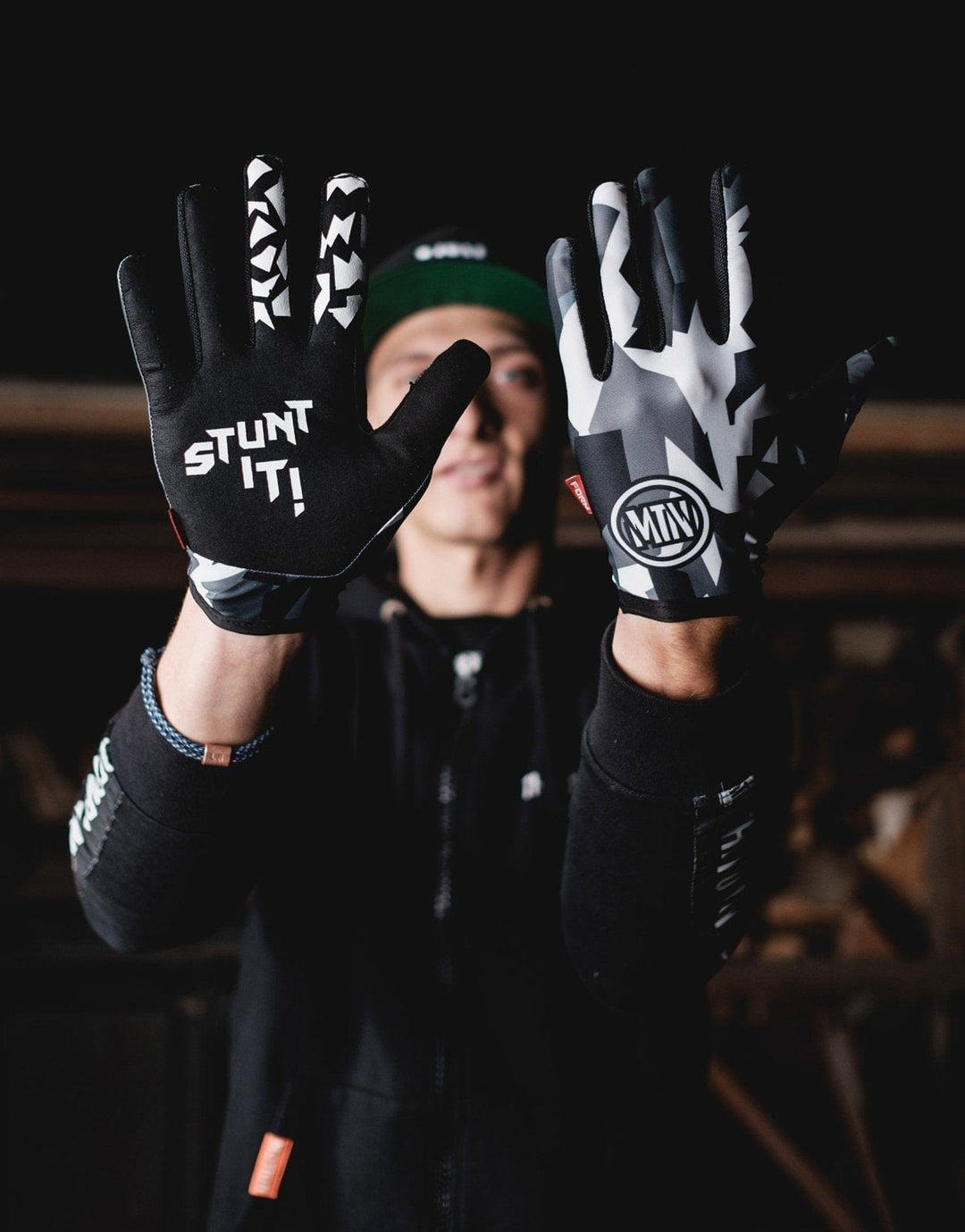 Snow-Camo MTB Handschuhe - The Motion Brand  Bike Gloves Bike Handschuhe Fahrradhandschuhe Bikewear Bike wear Glove Camouflage