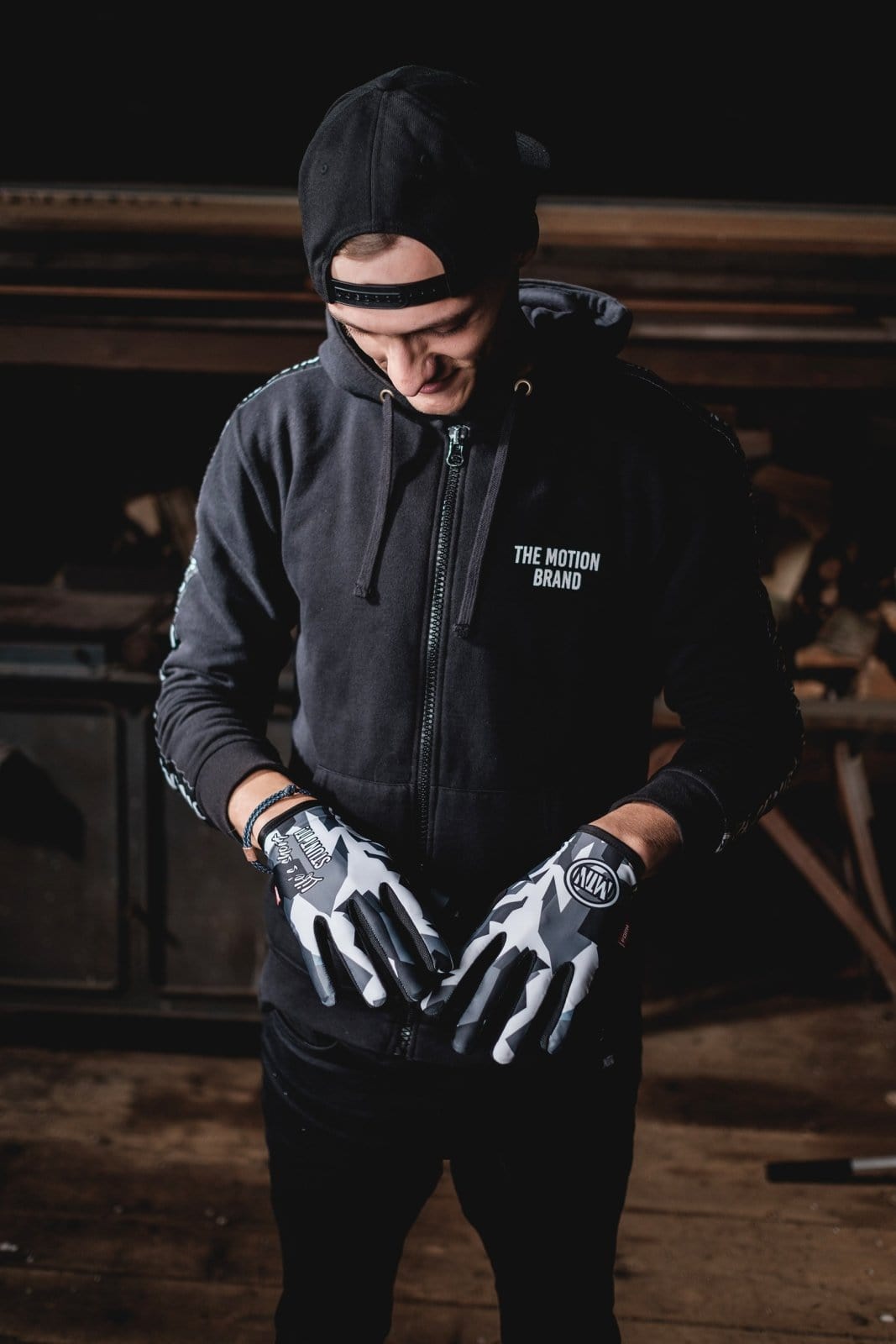 Snow-Camo MTB Handschuhe - The Motion Brand  Bike Gloves Bike Handschuhe Fahrradhandschuhe Bikewear Bike wear Glove Camouflage