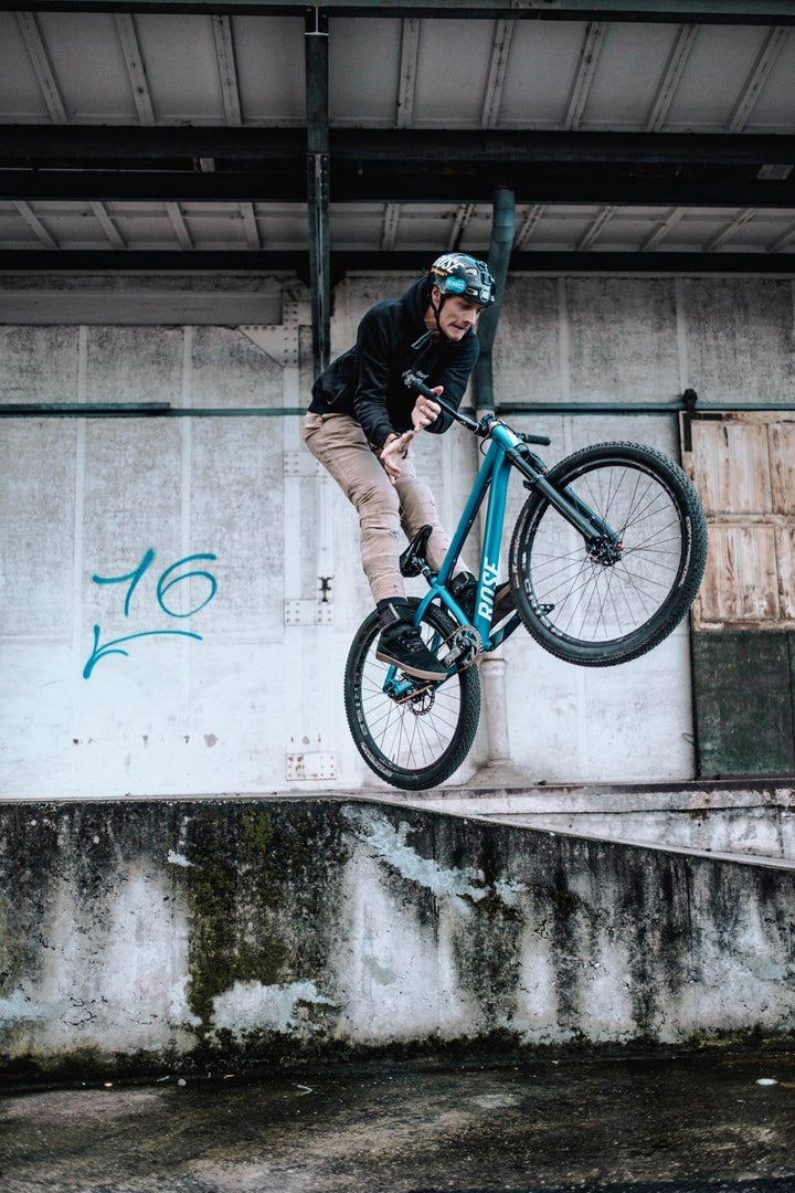 Stunt It! Hoodie - The Motion Brand Black Kapuzenpullover Pulli Kapuzenpulli OversizedHoodie Streetwear Oversized Bikewear Life's Short Stunt It Lukas Knopf Merch Lukas Knopf Merchandise Life's Short Stunt It