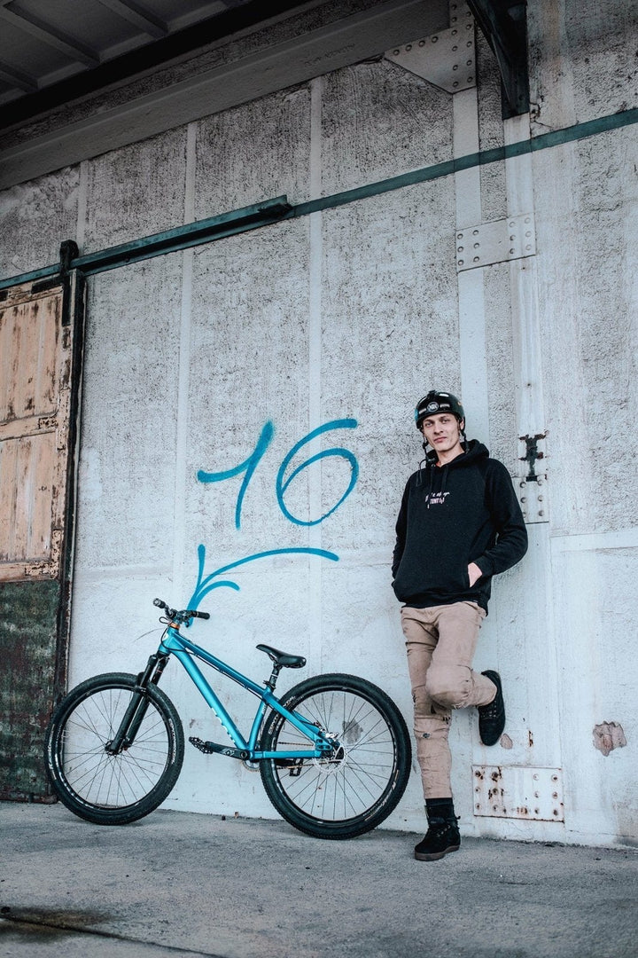 Stunt It! Hoodie - The Motion Brand Black Kapuzenpullover Pulli Kapuzenpulli OversizedHoodie Streetwear Oversized Bikewear Life's Short Stunt It Lukas Knopf Merch Lukas Knopf Merchandise Life's Short Stunt It