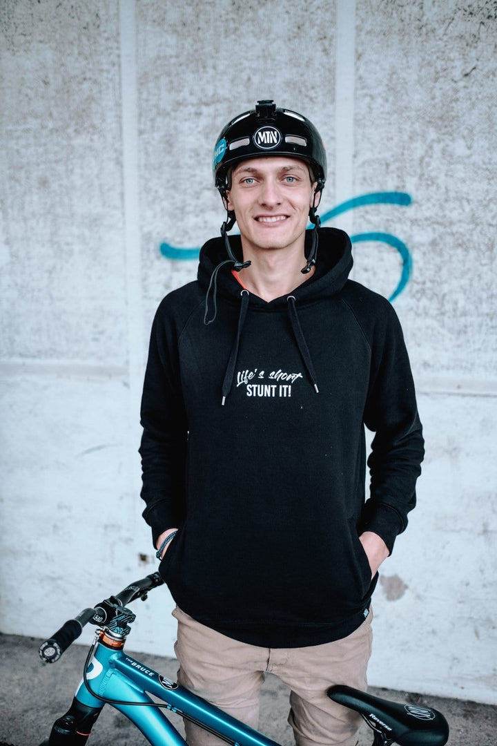 Stunt It! Hoodie - The Motion Brand Black Kapuzenpullover Pulli Kapuzenpulli OversizedHoodie Streetwear Oversized Bikewear Life's Short Stunt It Lukas Knopf Merch Lukas Knopf Merchandise Life's Short Stunt It