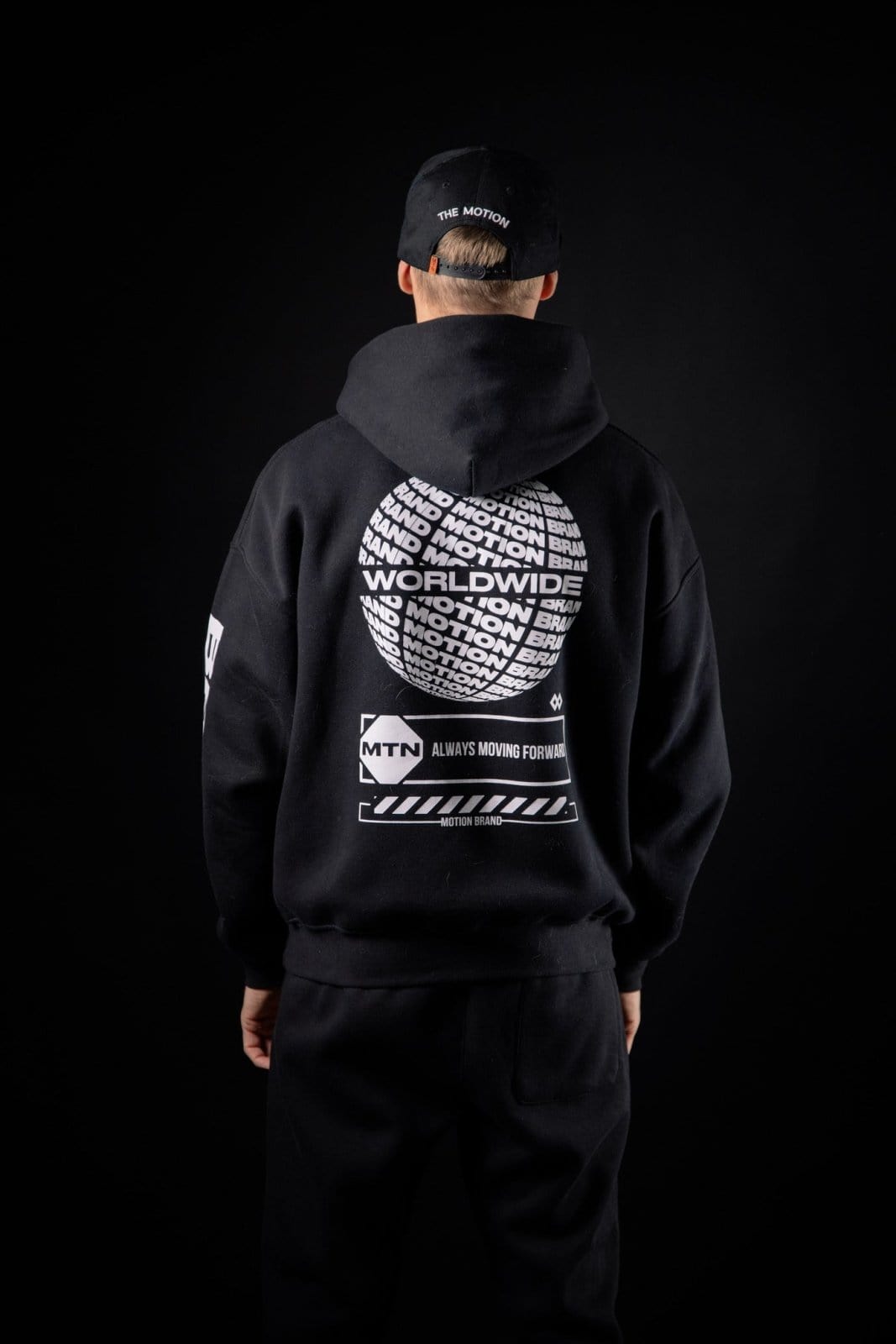 Trick-Buch & Black Worldwide Hoodie Bundle - The Motion BrandLukas Knopf's HOW TO STUNT IT Buch Skatepark - The Motion Brand Skatepark Buch Mtb buch bmx buch bike buch ostern buch lukas knopf buch