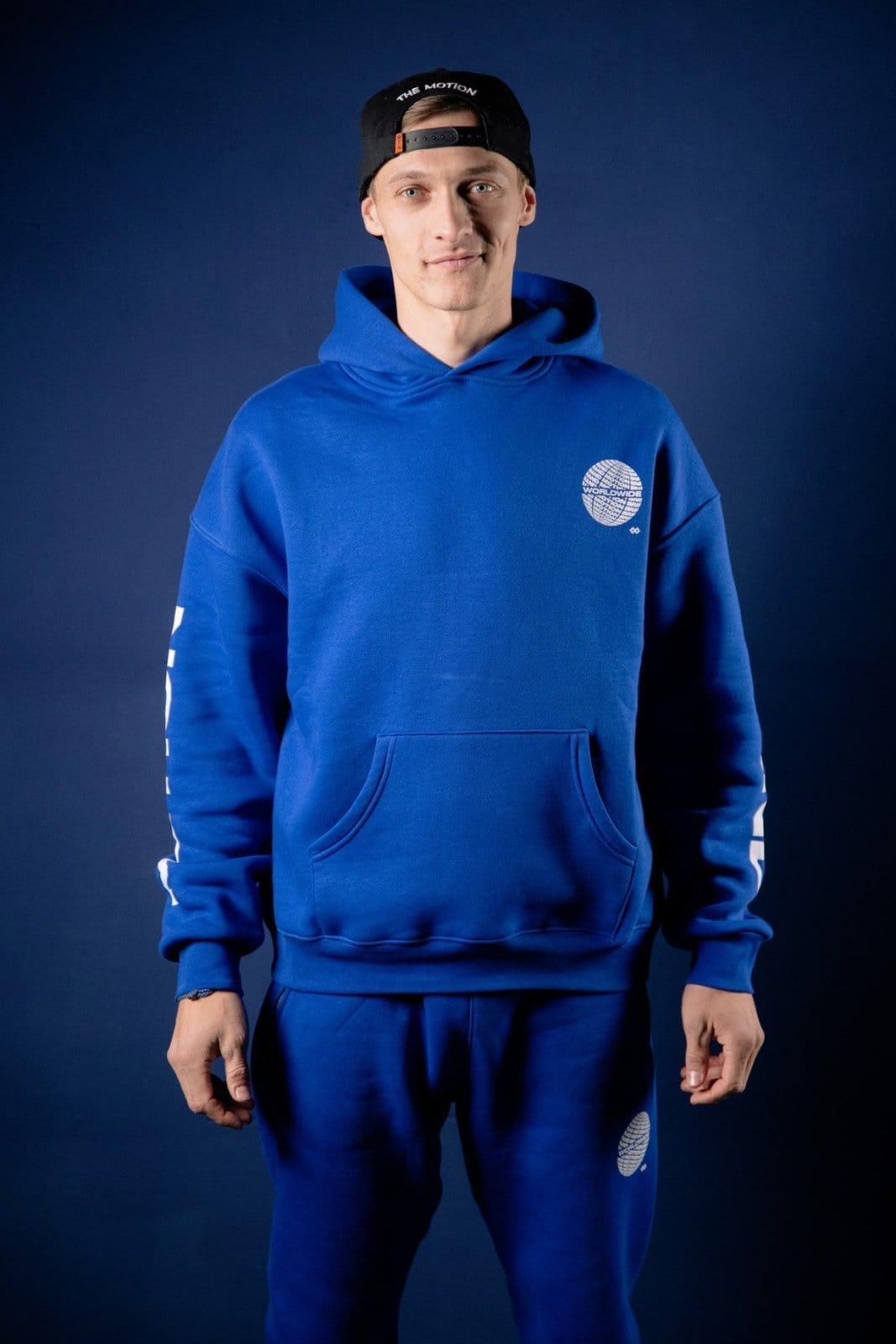 Trick-Buch & Royal Blue Worldwide Hoodie Bundle - The Motion BrandLukas Knopf's HOW TO STUNT IT Buch Skatepark - The Motion Brand Skatepark Buch Mtb buch bmx buch bike buch ostern buch lukas knopf buch