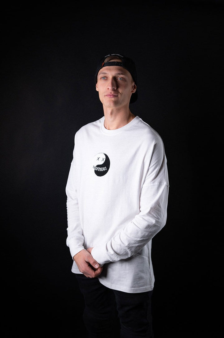 White Buddha Longsleeve - The Motion Brand Langarmshirt Shirt Langarm FrotteeStick Streetwear Oversized Longsleeve grau bikewear bike wear weißes longsleeve Longsleeve weiß buddha print buddha druck bikewear lukas knopf merch