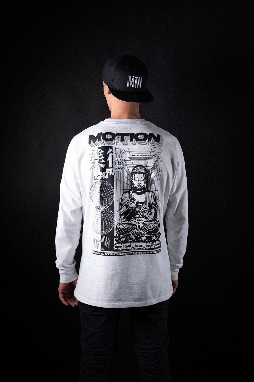 White Buddha Longsleeve - The Motion Brand Langarmshirt Shirt Langarm FrotteeStick Streetwear Oversized Longsleeve grau bikewear bike wear weißes longsleeve Longsleeve weiß buddha print buddha druck bikewear lukas knopf merch