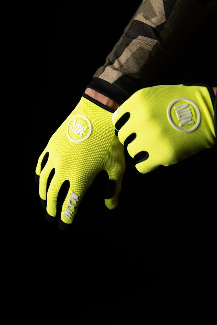 Yellow MTB Handschuhe MTN - The Motion Brand Gelbe Fahrradhandschuhe Fahrradhandschuhe mit Handyfunktion Handschuhe Display bedienbar Fahrradhandschuhe smartphone smartphone handschuhe mtb handschuhe mtb glove mountainbike handschuhe gelb